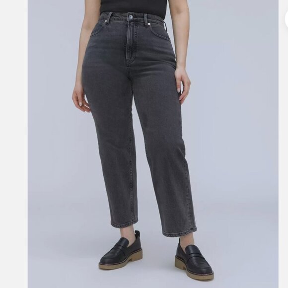 Everlane | The Curvy Way-High Jean in Washed Black - Picture 3 of 9